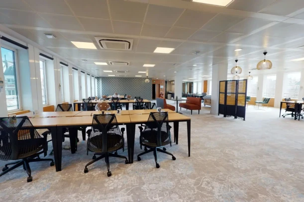 Open Space - 75017 - 1 poste - 445€