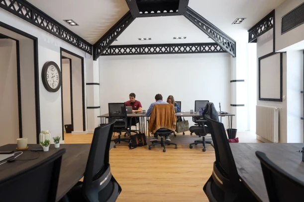 Espace indépendant - 75005 - 34 postes - 15000€