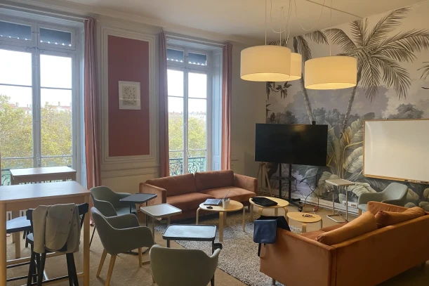 Espace indépendant - 69001 - 10 postes - 2500€
