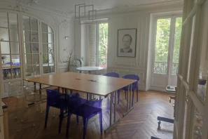 Bureau privé - 75010 - 8 postes - 2200€