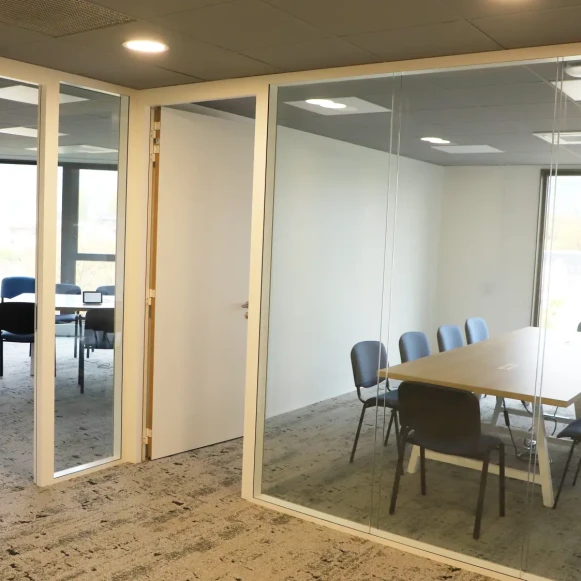 Bureau privé 40 m² 4 postes Coworking Chemin de Malacher Meylan 38240 - photo 3