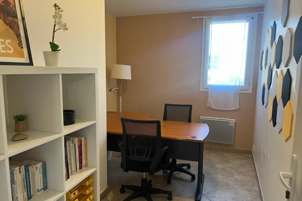 Bureau privé - 83470 - 1 poste - 390€