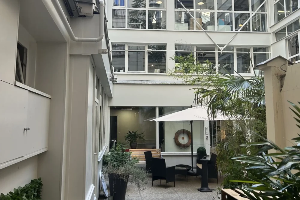Bureau privé - 75017 - 3 postes - 1550€