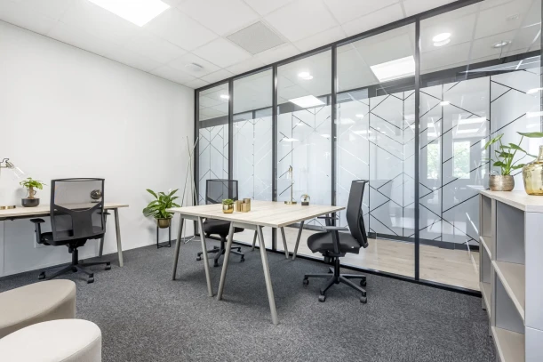 Bureau privé - 49000 - 3 postes - 736€