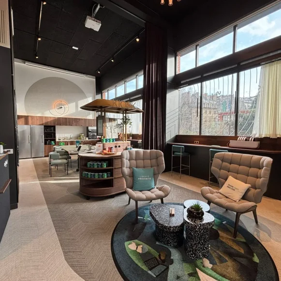 Bureau privé 13 m² 3 postes Coworking Square Alban Satragne Paris 75010 - photo 3