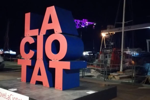 Open Space - 13600 - 7 postes - 200€