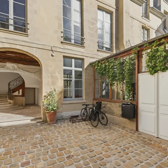 Bureau privé 50 m² 10 postes Location bureau Rue des Archives Paris 75003 - photo 1