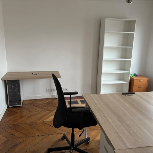 Bureau privé 20 m² 5 postes Location bureau Boulevard de Sébastopol Paris 75001 - photo 5