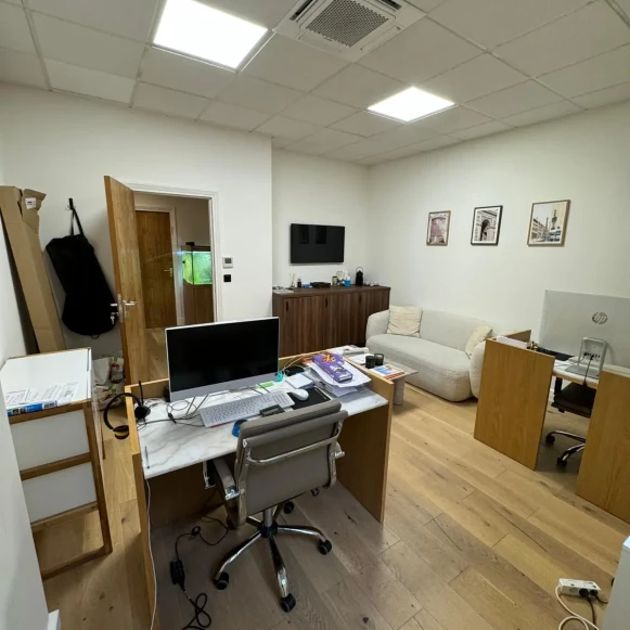 Bureau privé 65 m² 12 postes Location bureau Avenue de Friedland Paris 75008 - photo 6