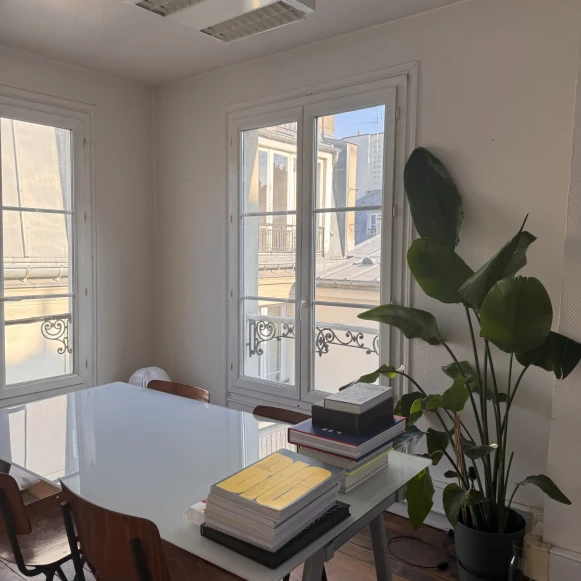 Bureau privé 20 m² 4 postes Location bureau Rue Saint Denis Paris 75002 - photo 6