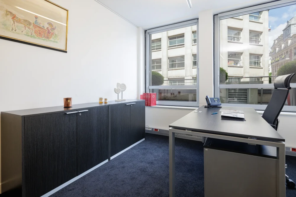 Bureau privé - 75008 - 4 postes - 2500€