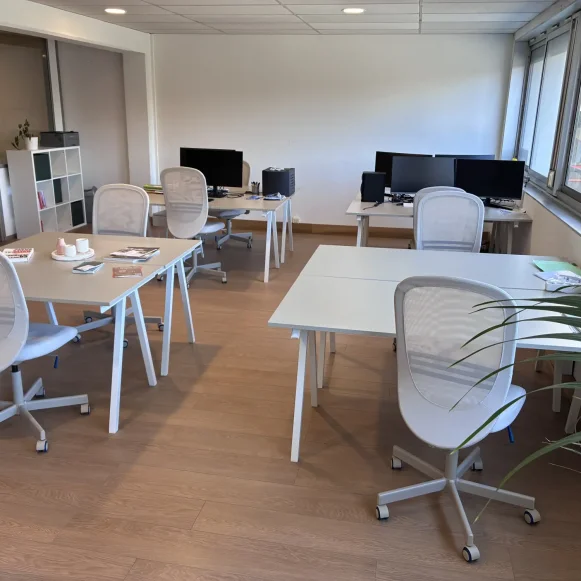 Open Space  5 postes Coworking Avenue Joannès Masset Lyon 69009 - photo 4