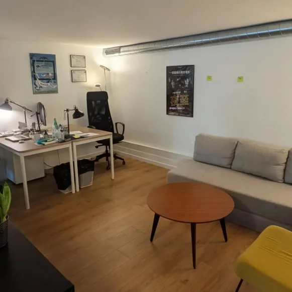 Espace indépendant 16 m² 4 postes Location bureau Rue Henri Chevreau Paris 75020 - photo 2