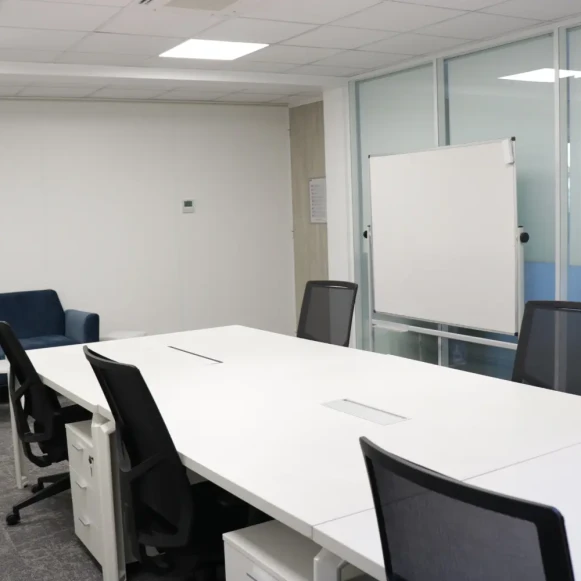 Bureau privé 33 m² 6 postes Coworking Rue Paul Bellamy Nantes 44000 - photo 2