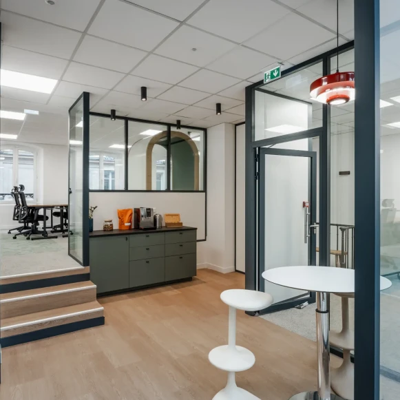 Espace indépendant 250 m² 56 postes Coworking Rue des Petits Hôtels Paris 75010 - photo 5