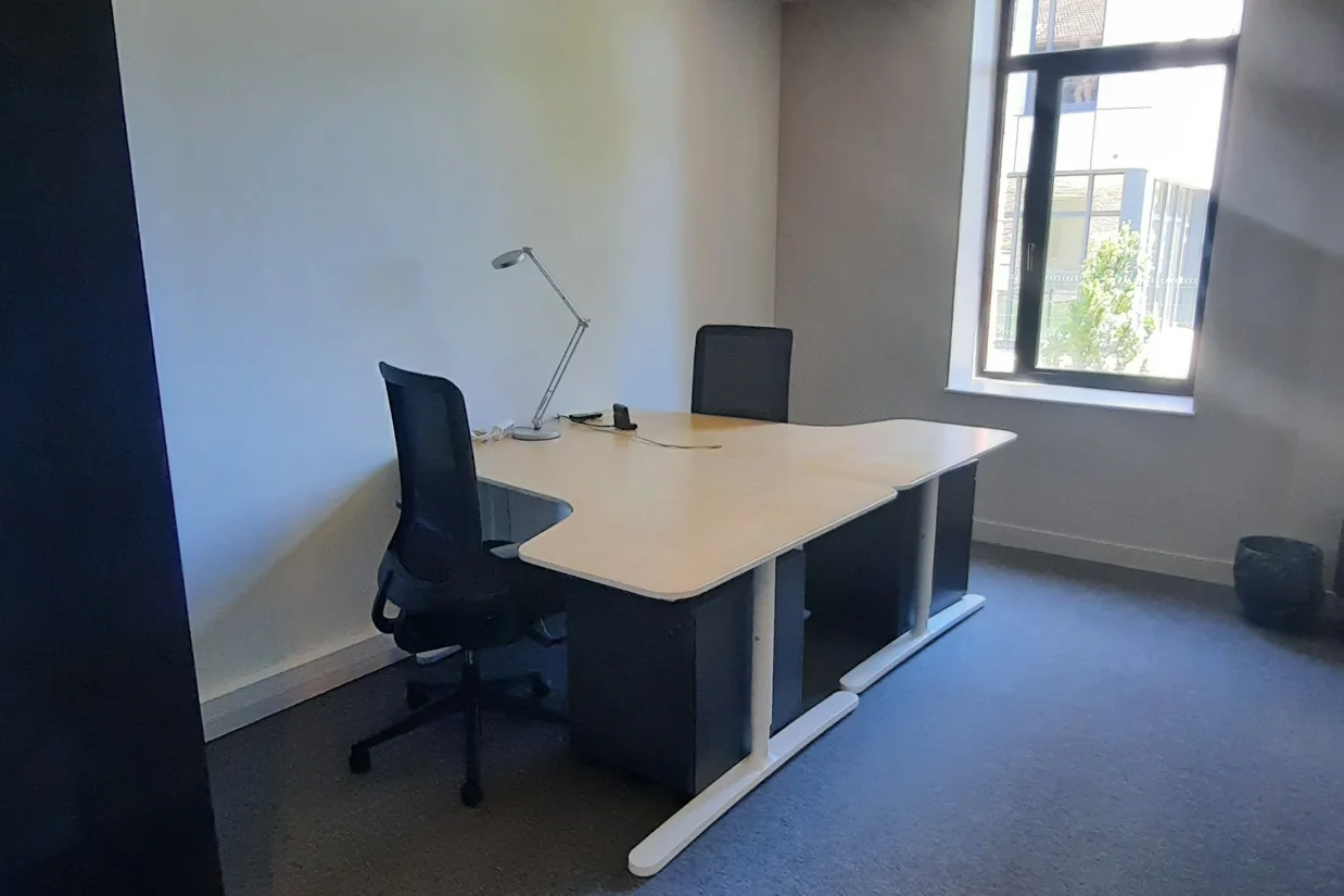 Bureau privé - 69570 - 2 postes - 700€