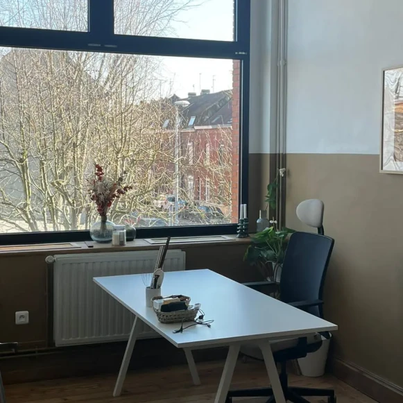 Bureau privé 12 m² 2 postes Coworking Rue d'Anvers Tourcoing 59200 - photo 1