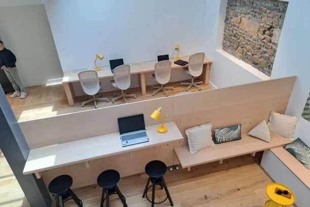 Open Space - 69002 - 15 postes - 375€