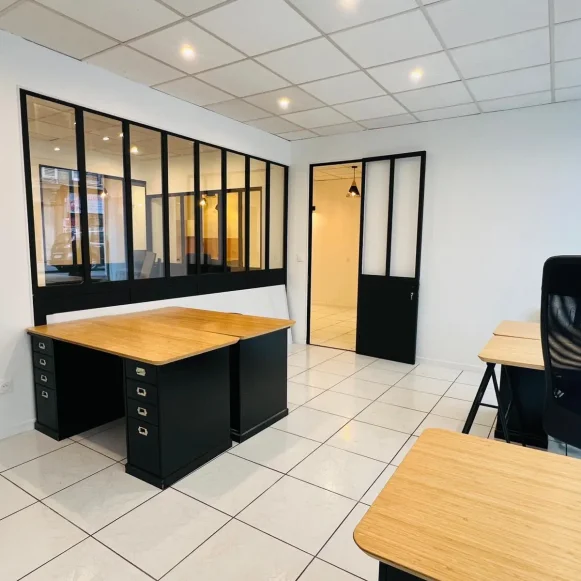 Espace indépendant 22 m² 6 postes Coworking Rue Solférino Aubervilliers 93300 - photo 1