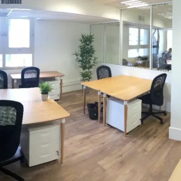 Bureau privé 25 m² 5 postes Coworking Rue Cardinet Paris 75017 - photo 1