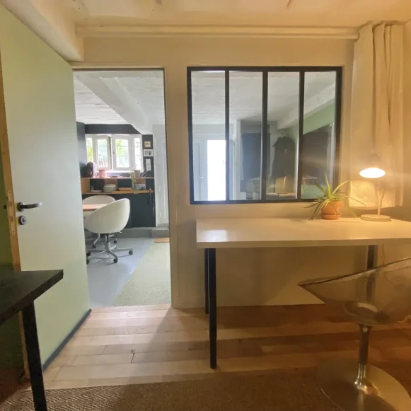 Bureau privé 9 m² 3 postes Coworking Avenue Faidherbe Montreuil 93100 - photo 1