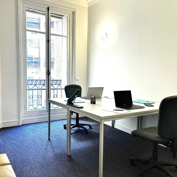 Bureau privé 12 m² 4 postes Location bureau Avenue Victor Hugo Paris 75016 - photo 1