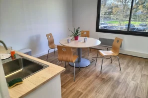 Open Space - 44700 - 10 postes - 150€