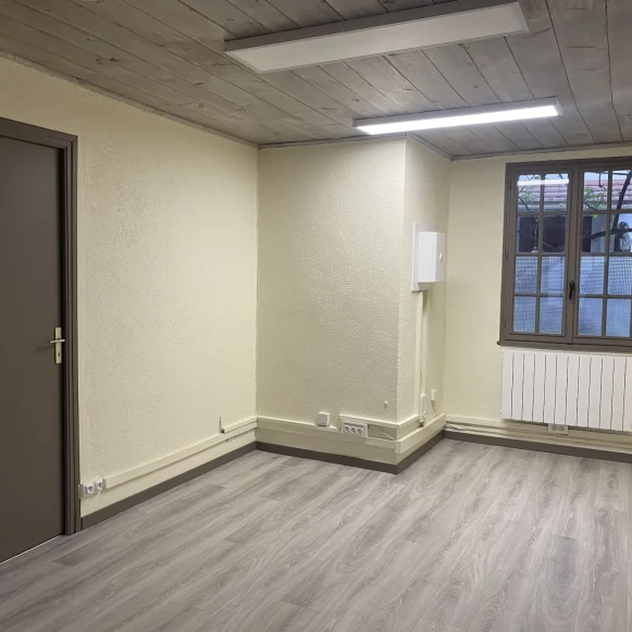 Bureau privé 32 m² 4 postes Location bureau Rue de l'Oise Jouy-le-Moutier 95280 - photo 3