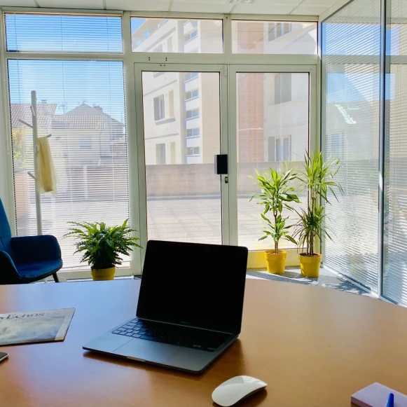 Bureau privé 22 m² 3 postes Location bureau Avenue de Lanessan Champagne-au-Mont-d'Or 69410 - photo 1