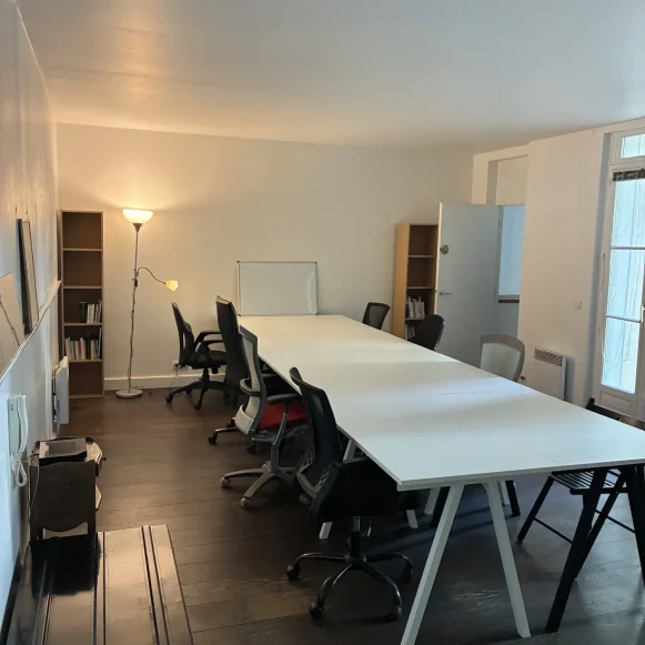Espace indépendant 100 m² 9 postes Location bureau Rue Lamartine Paris 75009 - photo 3