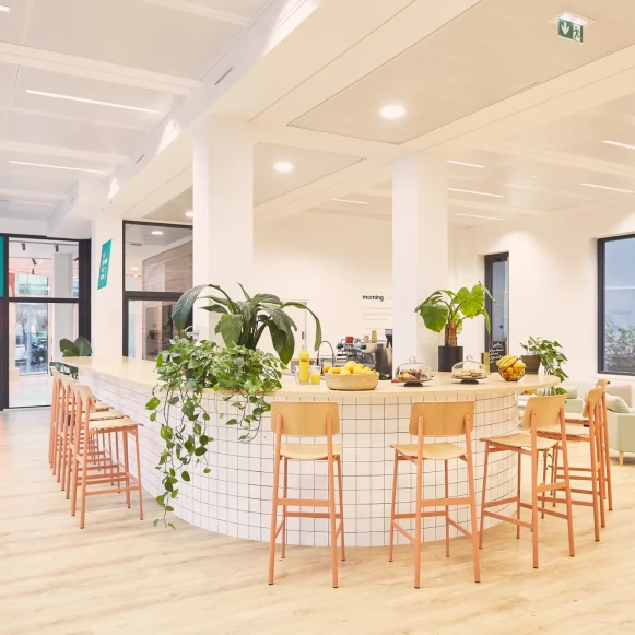 Bureau privé 12 m² 2 postes Coworking Rue du 8 Mai 1945 Clichy 92110 - photo 1