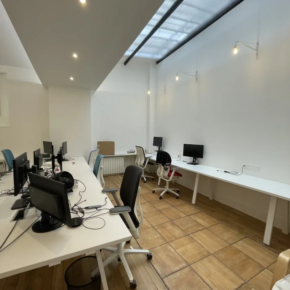 Bureau privé 50 m² 19 postes Coworking Cité Paradis Paris 75010 - photo 5