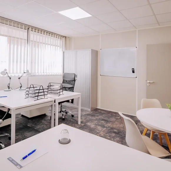 Bureau privé 21 m² 3 postes Location bureau Chemin de la Crabe Toulouse 31300 - photo 4