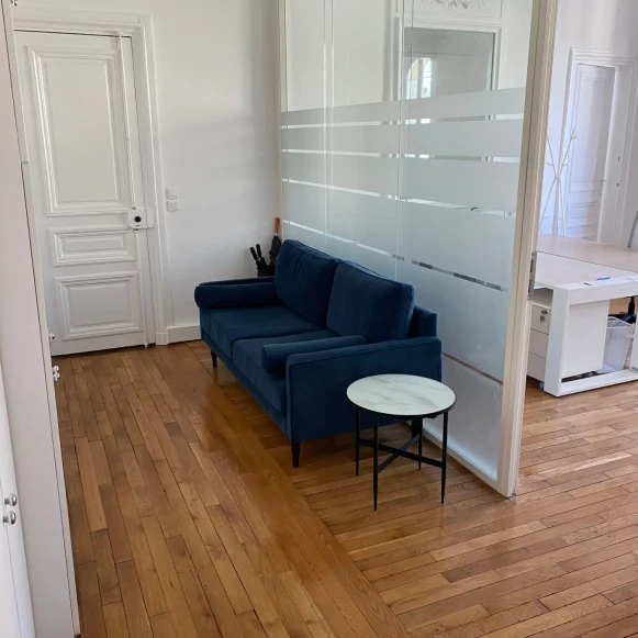 Bureau privé 16 m² 4 postes Coworking Rue Paul Valéry Paris 75016 - photo 3