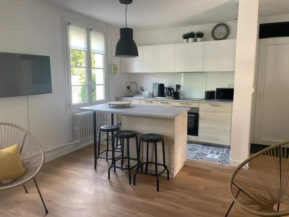 Espace indépendant - 45240 - 6 postes - 800€