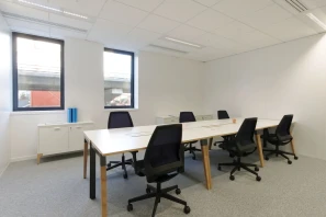 Bureau privé - 13002 - 6 postes - 1140€