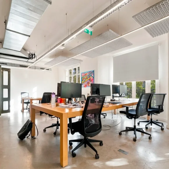 Espace indépendant 299 m² 50 postes Location bureau Rue Doudeauville Paris 75018 - photo 1