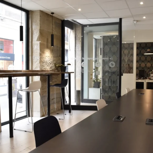 Bureau privé 15 m² 3 postes Coworking Rue du Chapeau Rouge Dijon 21000 - photo 3