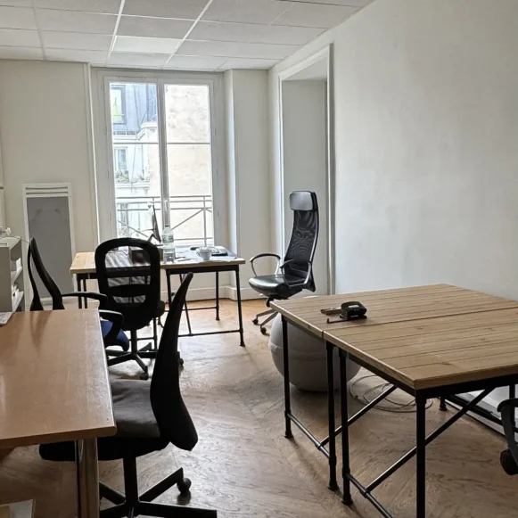 Bureau privé 27 m² 5 postes Location bureau Rue René Boulanger Paris 75010 - photo 1