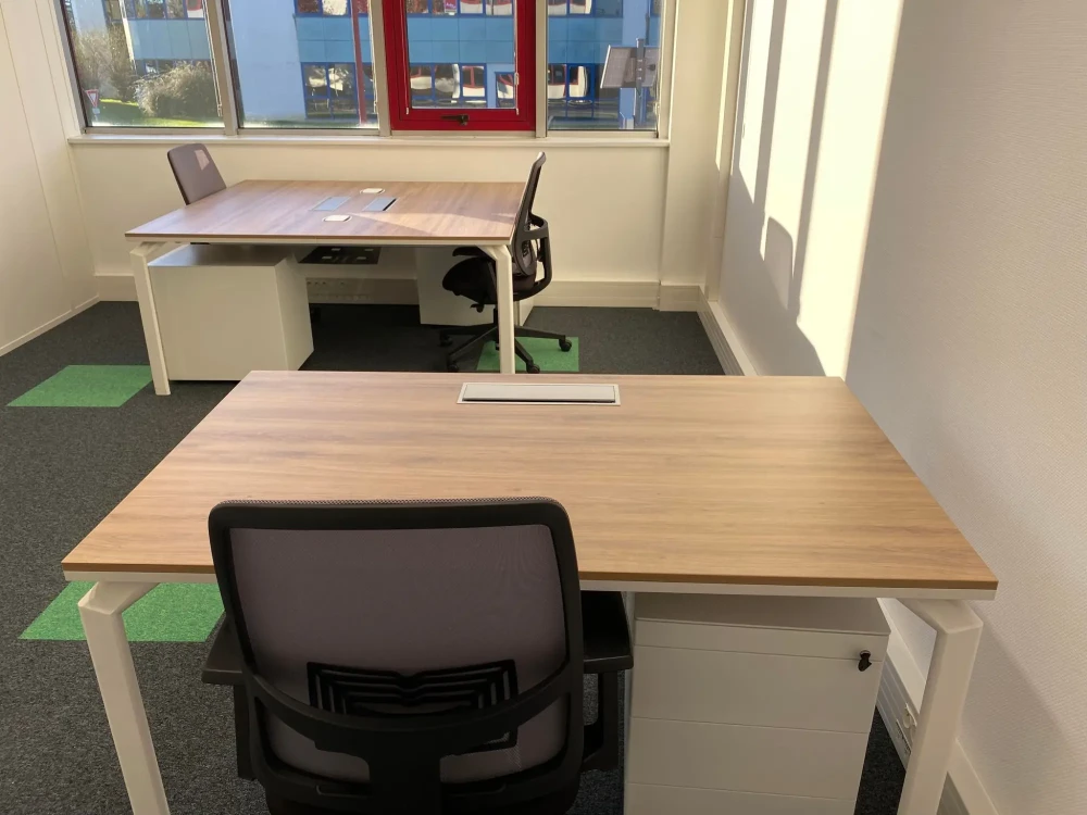 Bureau privé - 35760 - 3 postes - 990€