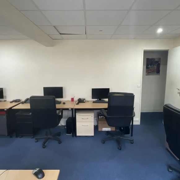 Bureau privé 30 m² 7 postes Coworking Rue Etex Paris 75018 - photo 3