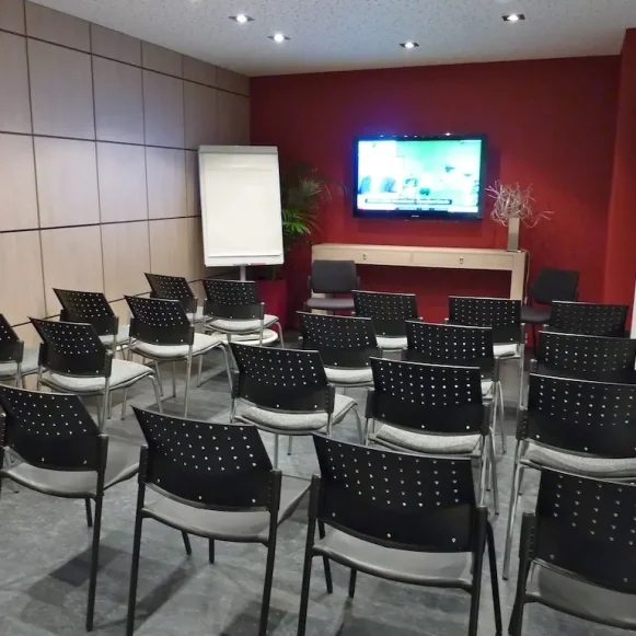 Bureau privé 14 m² 1 poste Location bureau Rue des Indes Noires Boves 80440 - photo 6