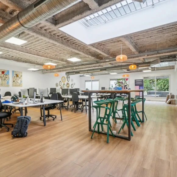 Espace indépendant 670 m² 110 postes Location bureau Rue du Faubourg Saint-Denis Paris 75010 - photo 1