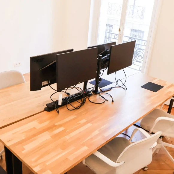 Bureau privé 19 m² 8 postes Coworking Rue Fortuny Paris 75017 - photo 1