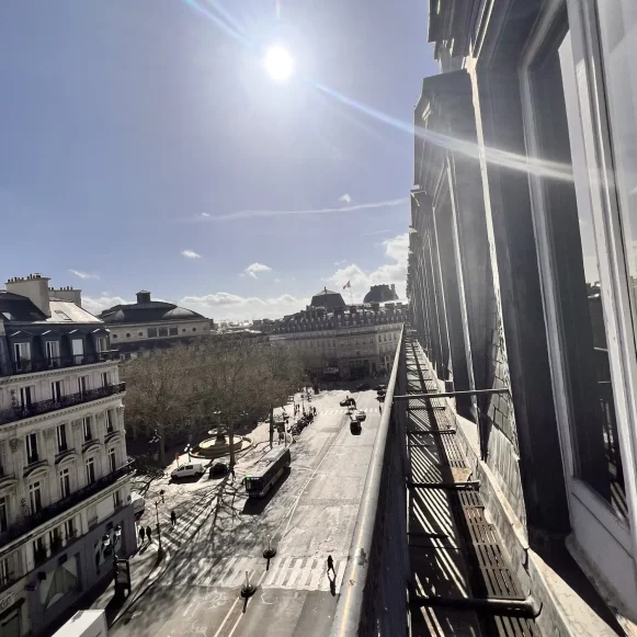 Bureau privé 15 m² 3 postes Location bureau Avenue de l'Opéra Paris 75001 - photo 3