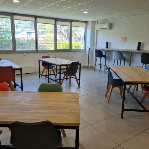 Open Space  24 postes Location bureau Avenue du Douard Aubagne 13400 - photo 2