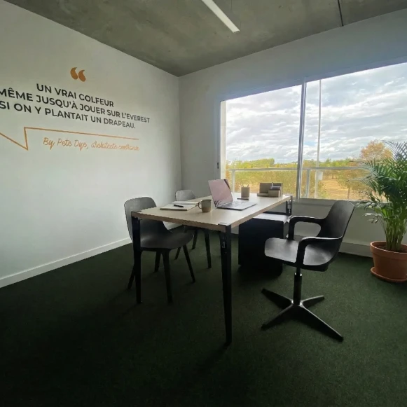 Bureau privé 11 m² 1 poste Coworking Boulevard Alain Savary Blagnac 31700 - photo 1