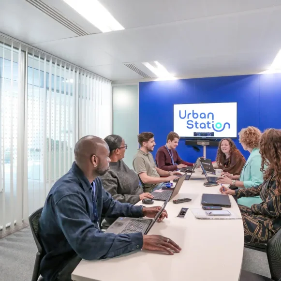 Bureau privé 27 m² 6 postes Coworking Rue Philidor Paris 75020 - photo 2