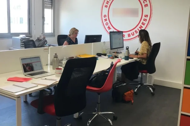 Open Space - 13290 - 6 postes - 240€