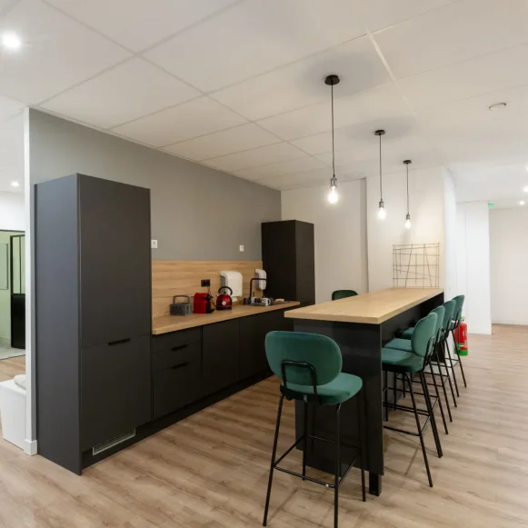 Bureau privé 123 m² 36 postes Coworking Avenue de Saint-Ouen Paris 75018 - photo 1